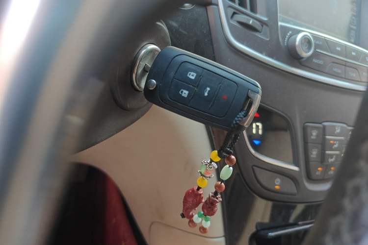 Used Buick Regal 2015 2.0L Leading Fashion Edition Vehicle Key
