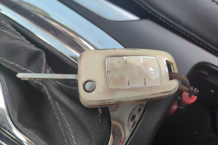 Used Buick Regal 2015 1.6T Leading Technology Model Vehicle Key