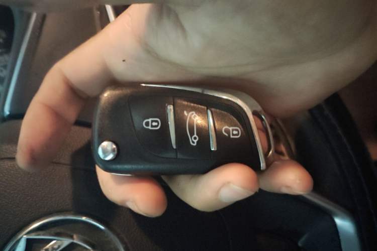 Used Buick Regal 2015 2.0L Leading Fashion Edition Vehicle Key