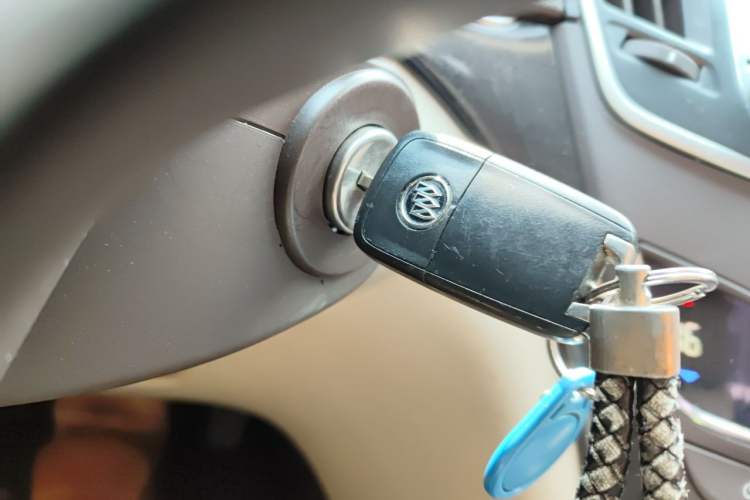 Used Buick Regal 2015 2.0L Leading Fashion Edition Vehicle Key