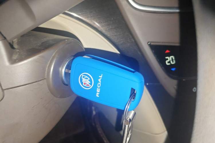 Used Buick Regal 2015 2.0L Leading Fashion Edition Vehicle Key