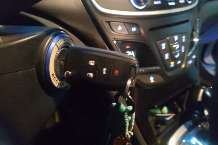 Used Buick Regal 2015 1.6T Leading Technology Model Vehicle Key