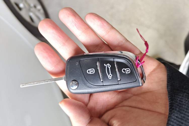 Used Buick Regal 2015 2.0L Leading Fashion Edition Vehicle Key