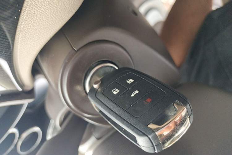 Used Buick Regal 2015 2.0L Leading Fashion Edition Vehicle Key