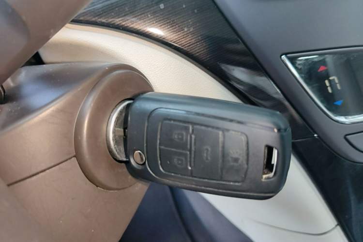 Used Buick Regal 2015 2.0L Leading Fashion Edition Vehicle Key