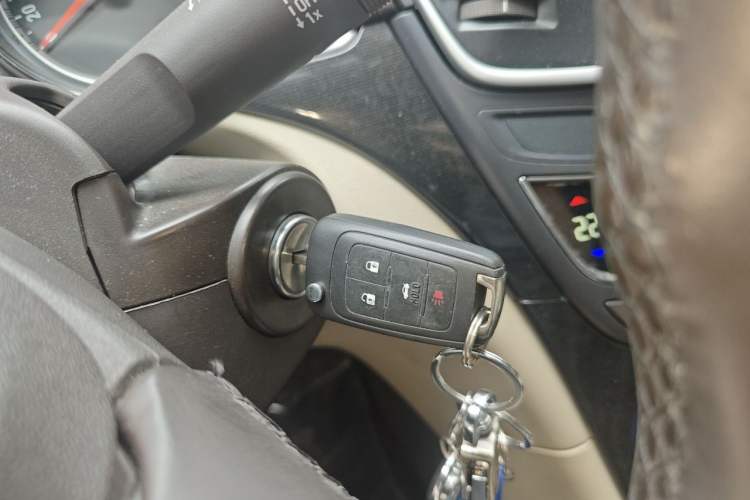 Used Buick Regal 2015 2.0L Leading Fashion Edition Vehicle Key