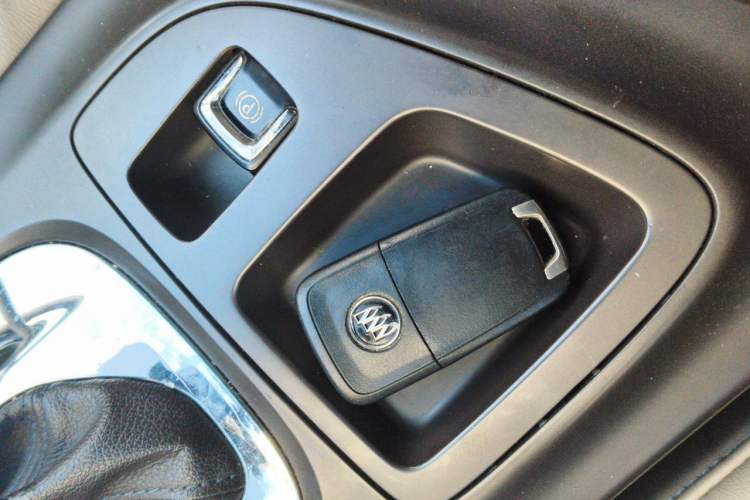 Used Buick Regal 2015 2.0L Elite Fashion Edition Vehicle Key