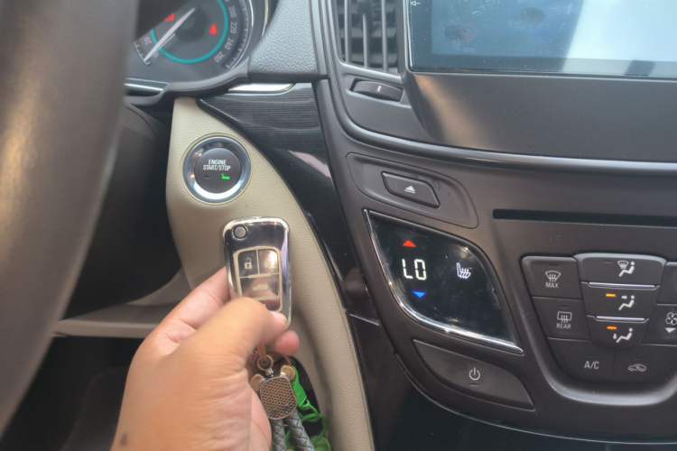 Used Buick Regal 2015 2.0L Elite Fashion Edition Vehicle Key