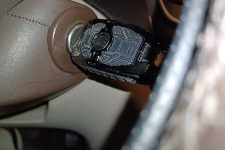 Used Buick Regal 2015 2.0L Leading Fashion Edition Vehicle Key