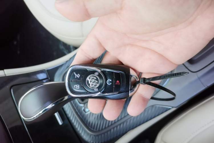 Used Buick Regal 2015 2.0L Elite Fashion Edition Vehicle Key