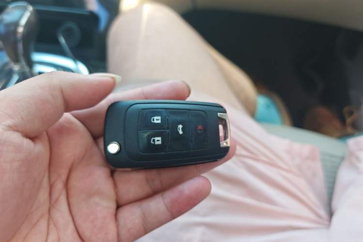 Used Buick Regal 2015 2.0L Leading Fashion Edition Vehicle Key