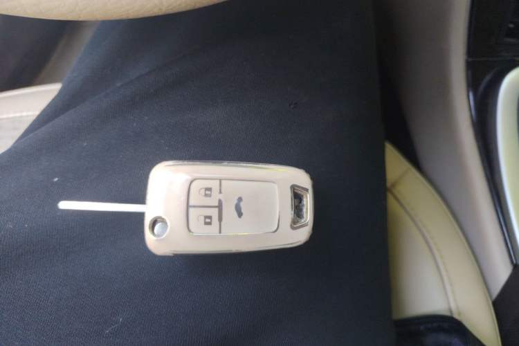Used Buick Regal 2015 2.0L Leading Fashion Edition Vehicle Key