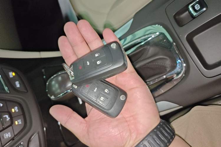 Used Buick Regal 2015 2.0L Elite Fashion Edition Vehicle Key