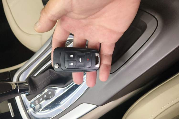 Used Buick Regal 2015 2.0L Elite Fashion Edition Vehicle Key