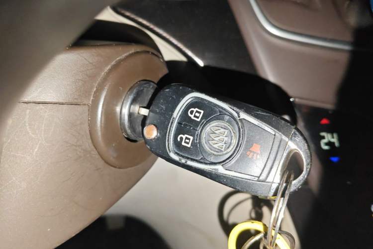 Used Buick Regal 2015 2.0L Leading Fashion Edition Vehicle Key