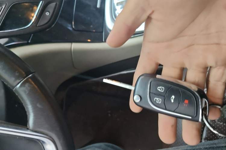 Used Buick Regal 2015 2.0L Leading Fashion Edition Vehicle Key