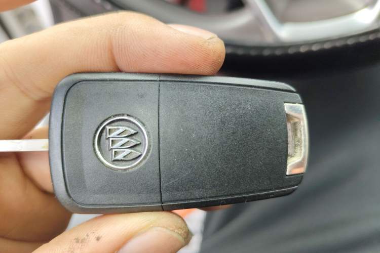 Used Buick Regal 2015 2.0L Leading Fashion Edition Vehicle Key