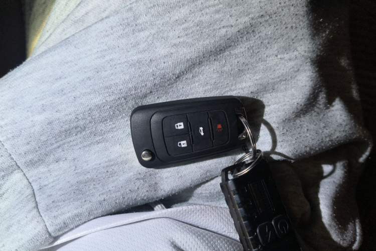 Used Buick Regal 2015 2.0L Leading Fashion Edition Vehicle Key