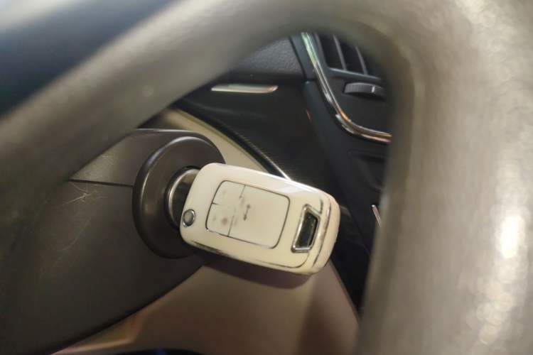 Used Buick Regal 2015 2.0L Leading Fashion Edition Vehicle Key