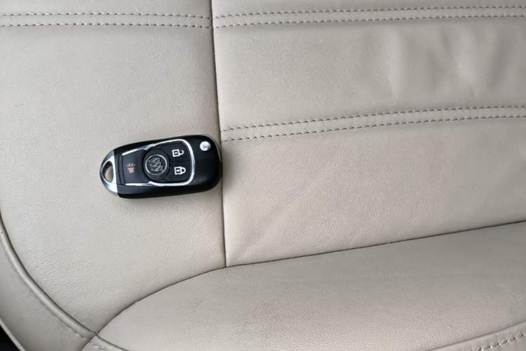 Used Buick Regal 2015 2.0L Elite Fashion Edition Vehicle Key