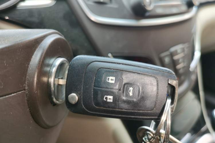 Used Buick Regal 2015 2.0L Leading Fashion Edition Vehicle Key