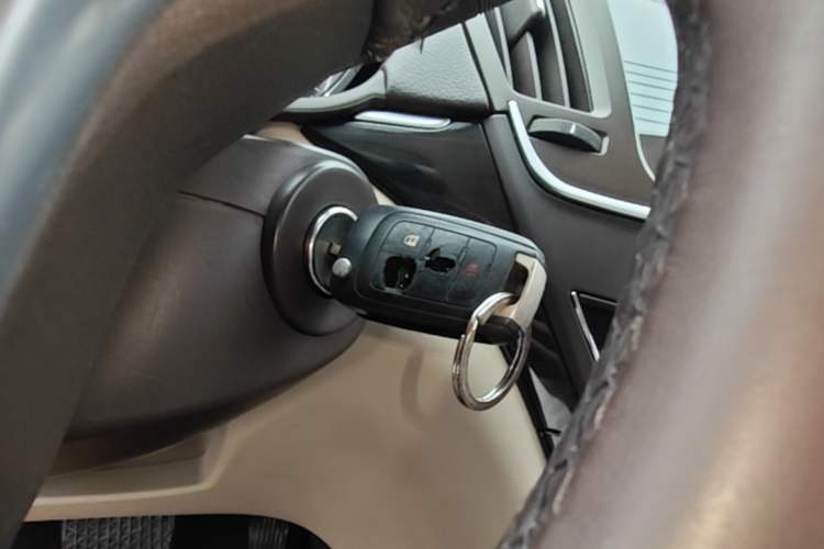 Used Buick Regal 2015 2.0L Leading Fashion Edition Vehicle Key