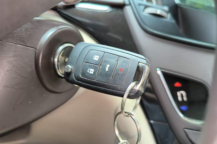 Used Buick Regal 2015 2.0L Leading Fashion Edition Vehicle Key
