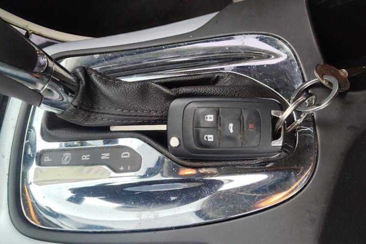 Used Buick Regal 2015 2.0L Leading Fashion Edition Vehicle Key