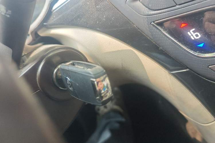 Used Buick Regal 2015 2.0L Leading Fashion Edition Vehicle Key