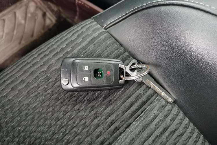 Used Buick Regal 2015 1.6T Leading Technology Model Vehicle Key