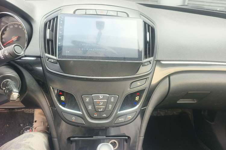 Used Buick Regal 2015 1.6T Leading Technology Model Audio And AC Panel