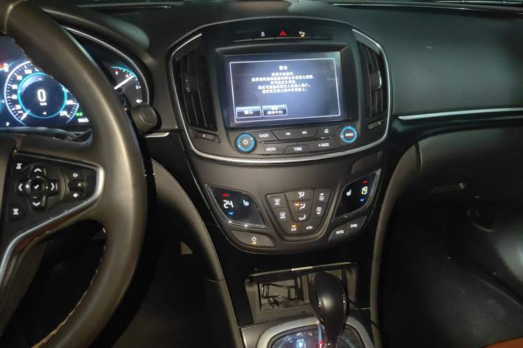 Used Buick Regal 2015 1.6T Elite Tech Model Audio And AC Panel