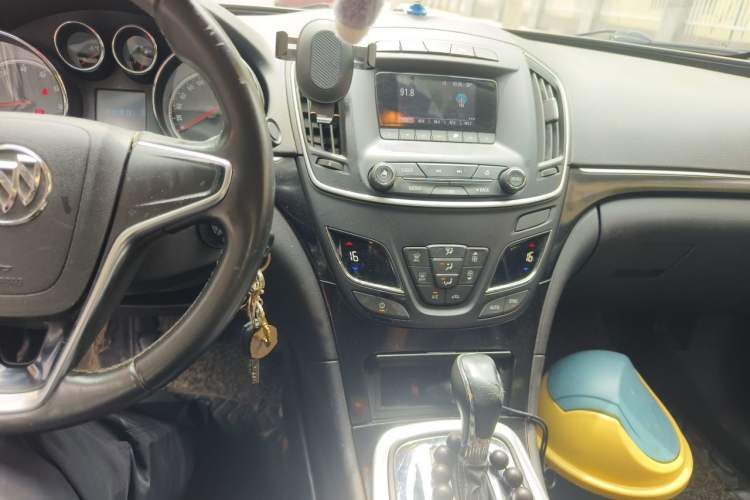 Used Buick Regal 2015 1.6T Leading Technology Model Audio And AC Panel