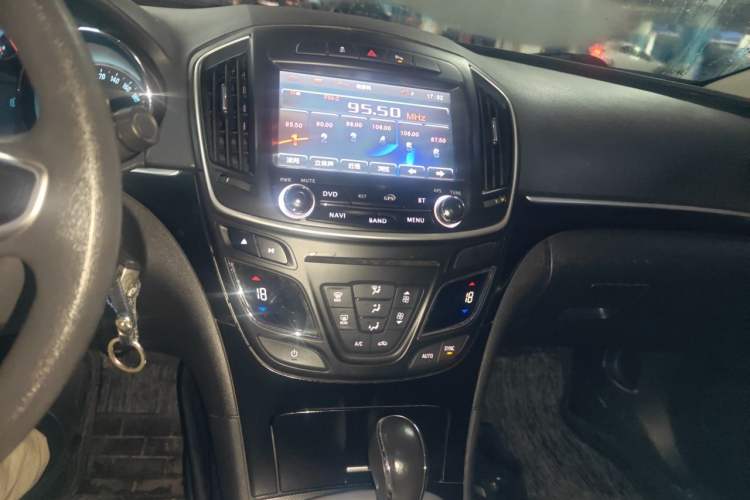 Used Buick Regal 2015 1.6T Leading Technology Model Audio And AC Panel