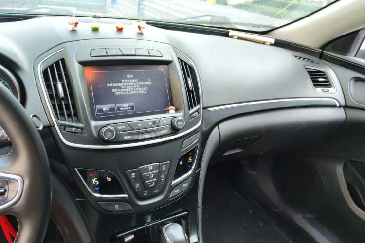 Used Buick Regal 2015 1.6T Elite Tech Model Audio And AC Panel