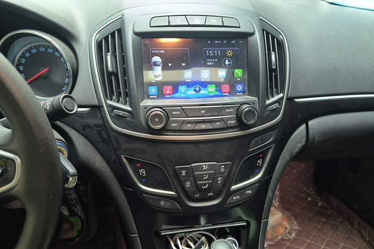 Used Buick Regal 2015 1.6T Leading Technology Model Audio And AC Panel