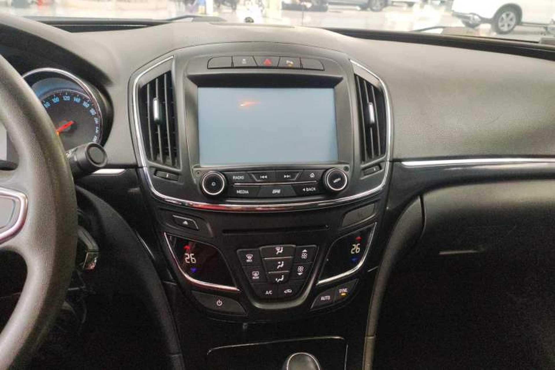 Used Buick Regal 2015 1.6T Leading Technology Model Audio And AC Panel