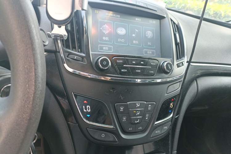 Used Buick Regal 2015 1.6T Leading Technology Model Audio And AC Panel