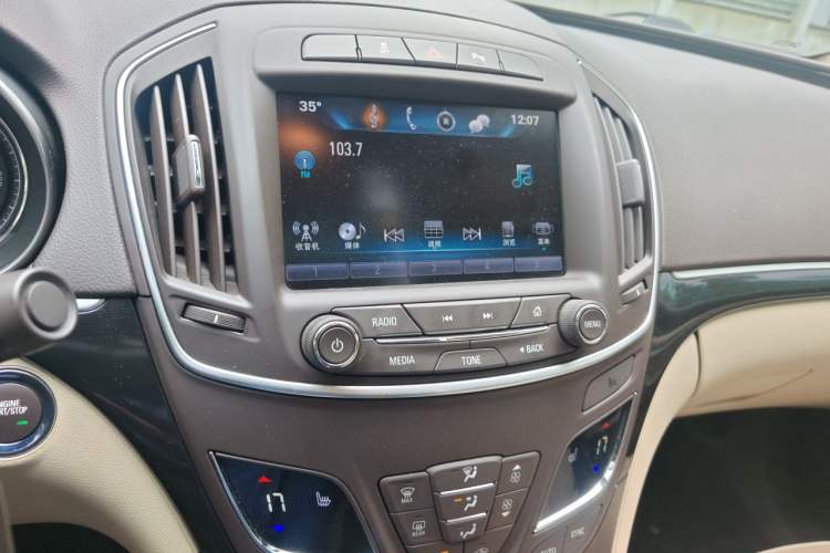 Used Buick Regal 2015 2.0L Elite Fashion Edition Audio And AC Panel