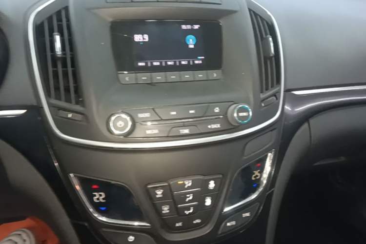 Used Buick Regal 2015 1.6T Leading Technology Model Audio And AC Panel