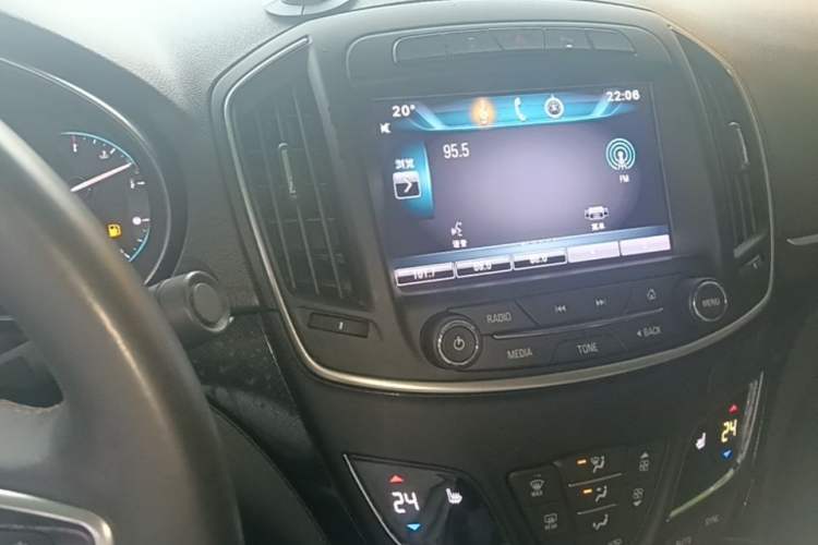Used Buick Regal 2015 1.6T Elite Tech Model Audio And AC Panel