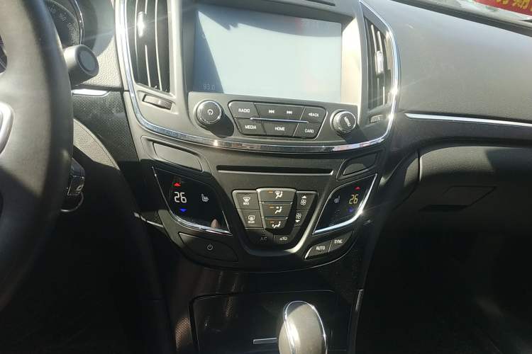 Used Buick Regal 2015 1.6T Fashion Tech Model Audio And AC Panel
