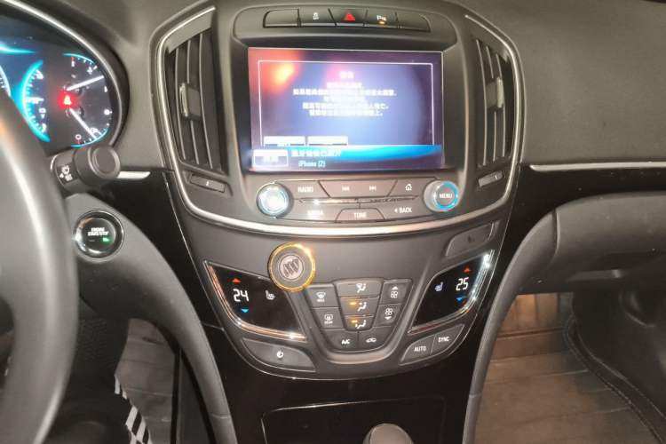 Used Buick Regal 2015 1.6T Elite Tech Model Audio And AC Panel
