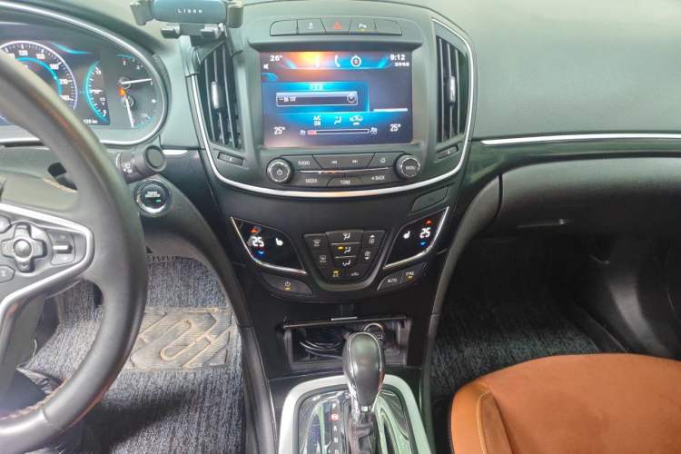 Used Buick Regal 2015 1.6T Elite Tech Model Audio And AC Panel
