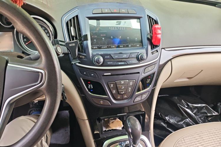 Used Buick Regal 2015 2.0L Leading Fashion Edition Audio And AC Panel