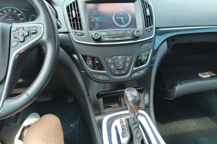 Used Buick Regal 2015 1.6T Elite Tech Model Audio And AC Panel