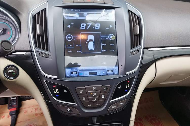 Used Buick Regal 2015 2.0L Elite Fashion Edition Audio And AC Panel