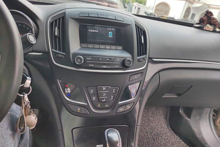 Used Buick Regal 2015 1.6T Leading Technology Model Audio And AC Panel