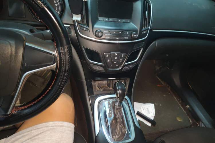 Used Buick Regal 2015 1.6T Leading Technology Model Audio And AC Panel