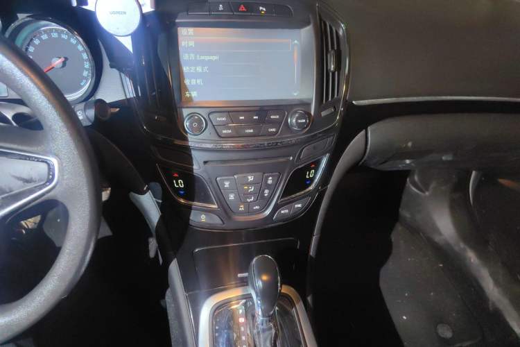 Used Buick Regal 2015 1.6T Leading Technology Model Audio And AC Panel